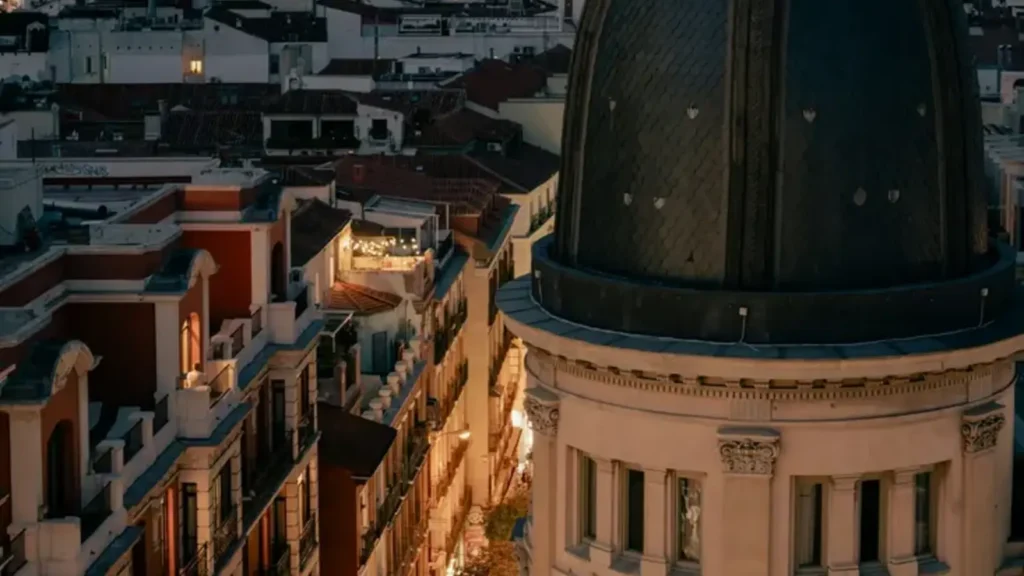 Vista nocturna del centro de Madrid desde las alturas